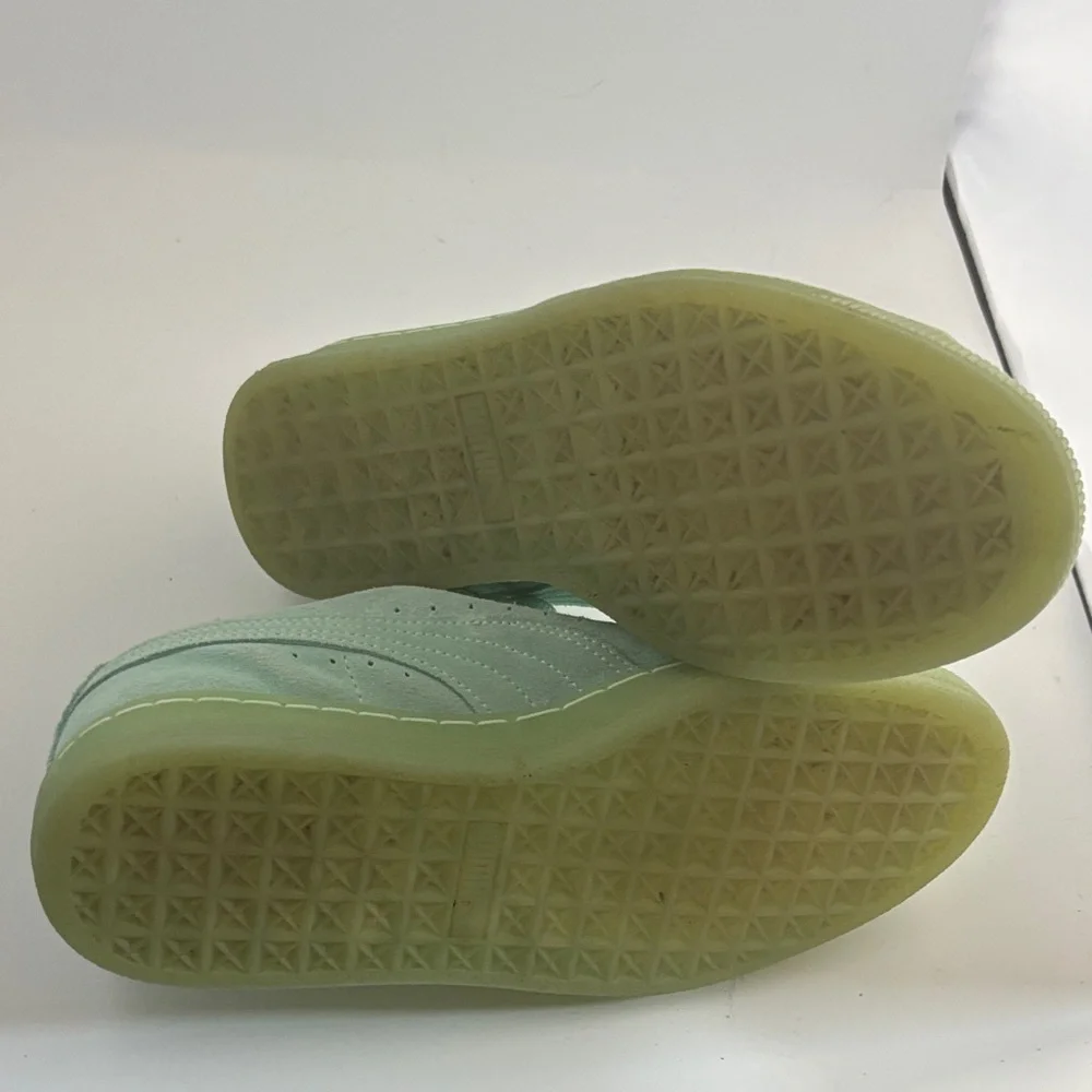 Puma Mint Green Suede Sneakers sz 5.5